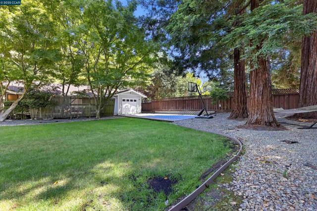 5104 Alhambra Valley Rd, Martinez CA: https://media.crmls.org/mediaz/e3132482-5ae3-49ae-8218-e3fcacc795e6.jpg