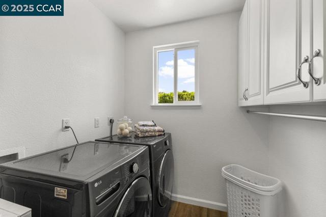 2302 Royal Oaks Dr, Alamo CA: https://media.crmls.org/mediaz/e313a453-53fc-4282-849d-cada3d8bed4c.jpg