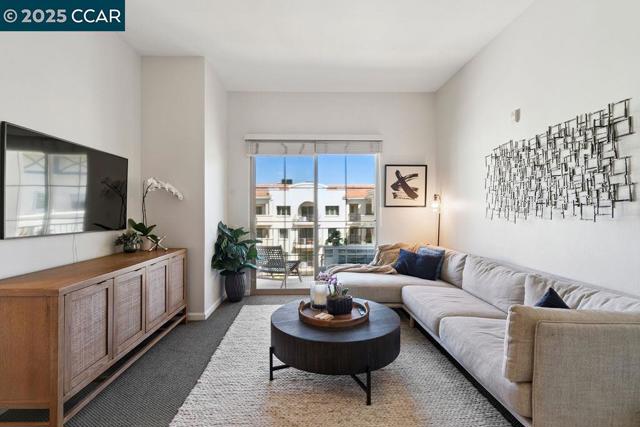 1315 Alma Ave, Walnut Creek CA: https://media.crmls.org/mediaz/e313a99c-7716-4327-bab0-119299581798.jpg
