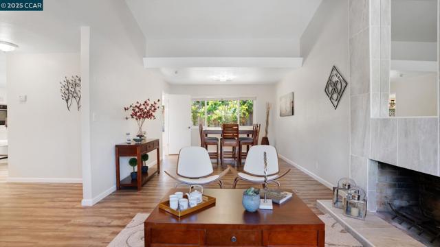 5517 Kirkwood Dr, Concord CA: https://media.crmls.org/mediaz/e3140fcb-8571-4753-9255-ea00c5188b0a.jpg