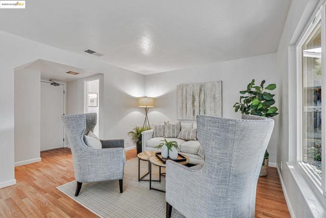 4414 Willow Glen Ct, Concord CA: https://media.crmls.org/mediaz/e3141886-12f9-4a7d-bba5-9be1ff0c3696.jpg