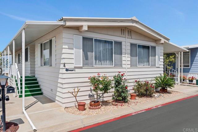 1506 Oak Drive, Vista CA: https://media.crmls.org/mediaz/e3142263-4b94-444c-80dc-2b1ebe7d8971.jpg