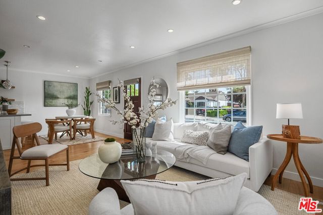 3627 Veteran Avenue, Los Angeles CA: https://media.crmls.org/mediaz/e31488f1-0a50-4f67-b955-9b36fb276f54.jpg