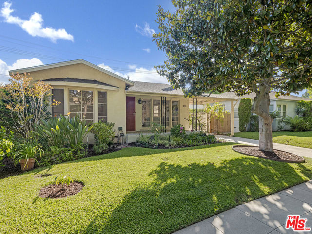 4215 Mentone Avenue, Culver City CA: https://media.crmls.org/mediaz/e3149e19-2ba5-4d96-99ab-31a30cfb1e78.jpg