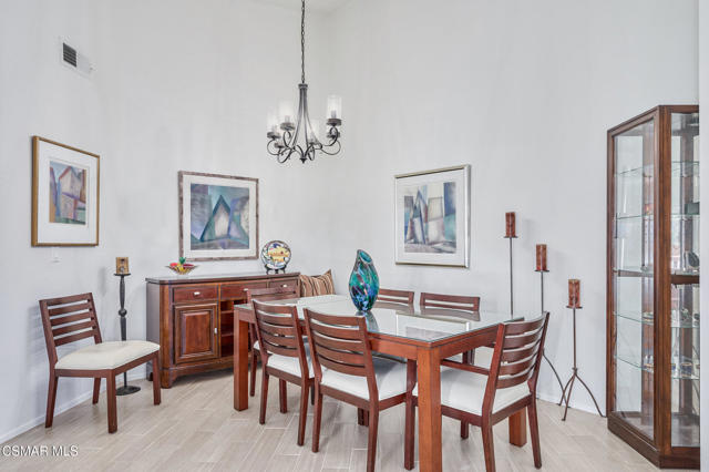 675 Oak Run Trail, Oak Park CA: https://media.crmls.org/mediaz/e315263f-80f5-46ff-8d09-c0ac1d8a6795.jpg