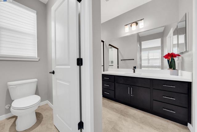 2859 Wylin Blvd, Lathrop CA: https://media.crmls.org/mediaz/e3153fb6-9ba5-40f1-8042-80e76439c135.jpg