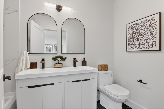 356 Belleview Dr, San Leandro CA: https://media.crmls.org/mediaz/e315590a-ea92-405c-8e05-7b7a78dff43b.jpg