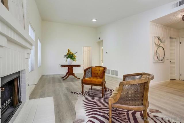 12894 Corte Arauco, San Diego CA: https://media.crmls.org/mediaz/e315ba23-64c9-4c2c-829e-bfc30709a8c3.jpg