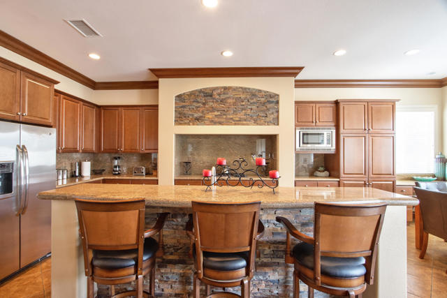 153 Merano Way, Palm Desert CA: https://media.crmls.org/mediaz/e315bb14-e3aa-45f2-b548-0cabe273eeee.jpg