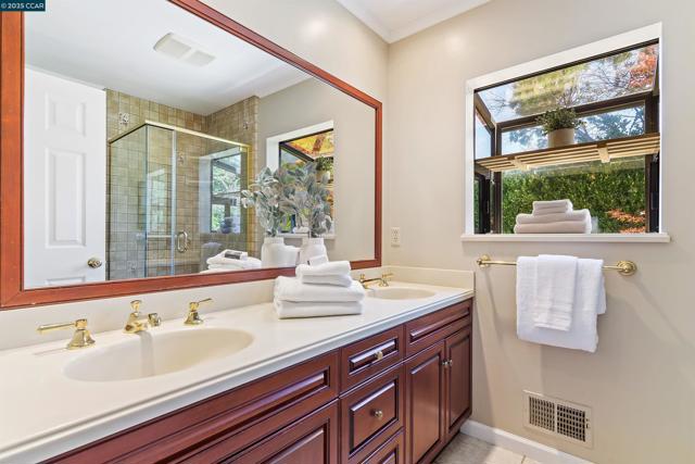 372 El Divisadero Ave, Walnut Creek CA: https://media.crmls.org/mediaz/e315e011-f24f-4832-9213-7d59ecf16888.jpg