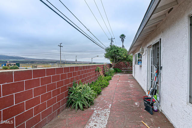 105 Julia Drive, Guadalupe CA: https://media.crmls.org/mediaz/e3167890-bee4-4c0c-865d-082157bbb14f.jpg