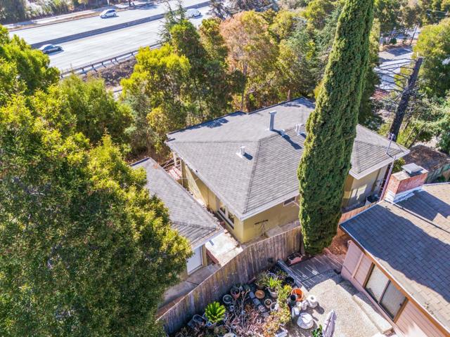 9560 Alcala Avenue, Oakland CA: https://media.crmls.org/mediaz/e31738a2-41fb-4137-a3c6-bec477009c6d.jpg