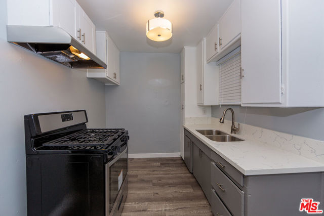 1430 Chestnut Avenue, Long Beach CA: https://media.crmls.org/mediaz/e3190d0c-52aa-4264-b8ef-5e7c8b8d7f29.jpg