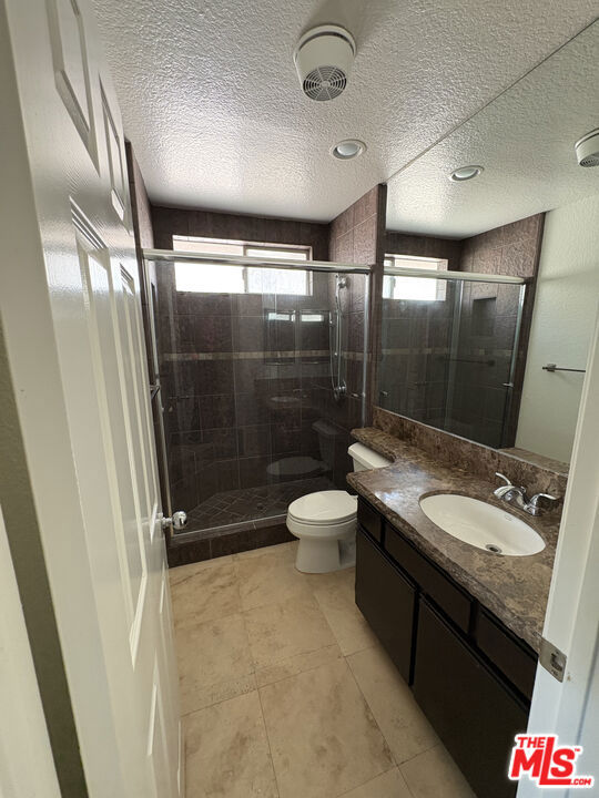 24715 Calle Largo, Calabasas CA: https://media.crmls.org/mediaz/e3197a1c-0a9a-4454-9020-05bd3c06c95f.jpg