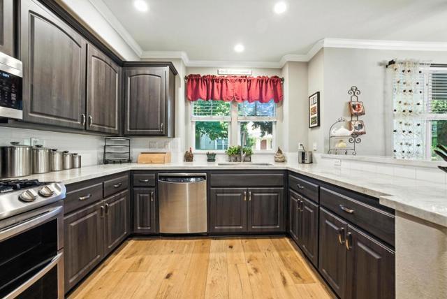160 Sarafina Way, Gilroy CA: https://media.crmls.org/mediaz/e31a72a8-9d54-49be-a707-c99951103a17.jpg
