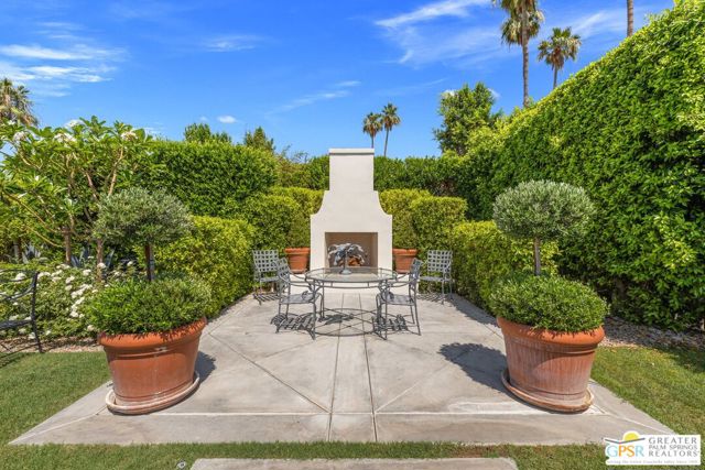1860 Via Isla, Palm Springs CA: https://media.crmls.org/mediaz/e31a8453-860a-460d-b7d0-4c3db8188f7e.jpg