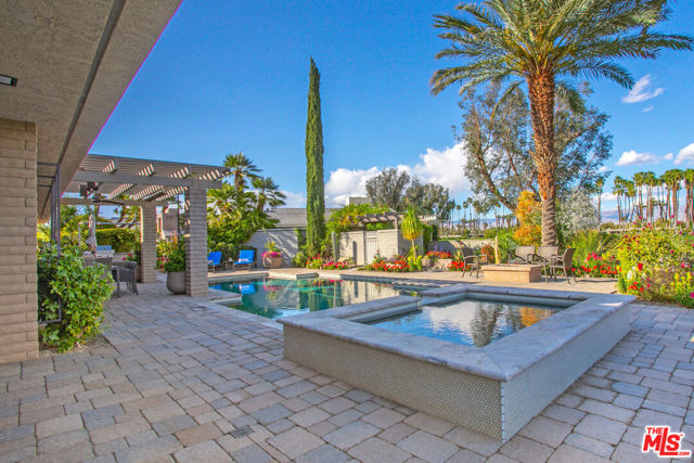 4 Trinity Court, Rancho Mirage CA: https://media.crmls.org/mediaz/e31a8630-ac86-4095-9ec4-aa5054f73fb4.jpg
