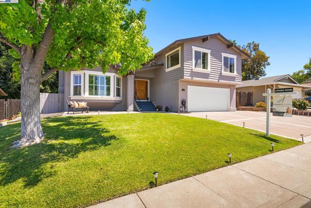868 Madeira Dr, Pleasanton CA: https://media.crmls.org/mediaz/e31af4c7-3a2e-4c09-a630-141208787eac.jpg