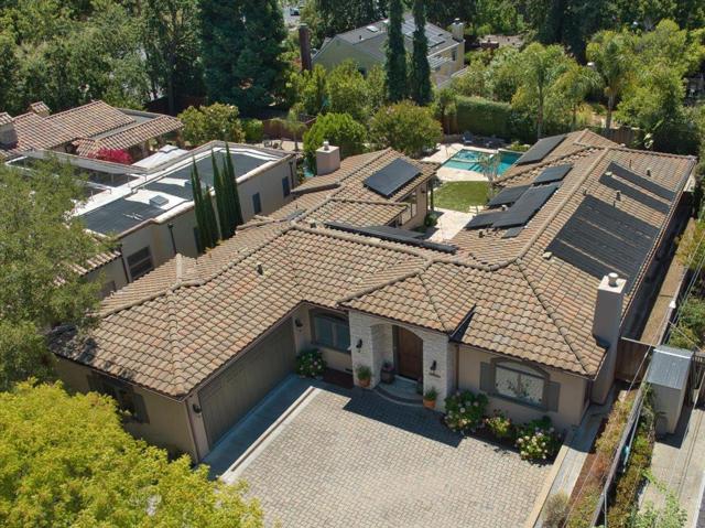 17820 Daves Avenue, Monte Sereno CA: https://media.crmls.org/mediaz/e31b3096-a47a-42ee-b79c-fd9c4f6083e8.jpg