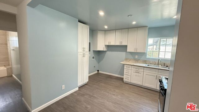 605 W 47th Street, Los Angeles CA: https://media.crmls.org/mediaz/e31b48d6-7951-48a4-8f0f-4cd2e8c9209d.jpg