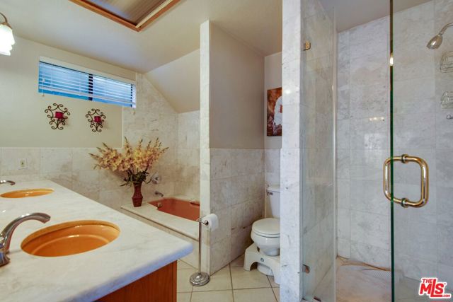 4272 Don Carlos Drive, Los Angeles CA: https://media.crmls.org/mediaz/e31b86be-f428-4a86-88b6-e84b67107e0d.jpg