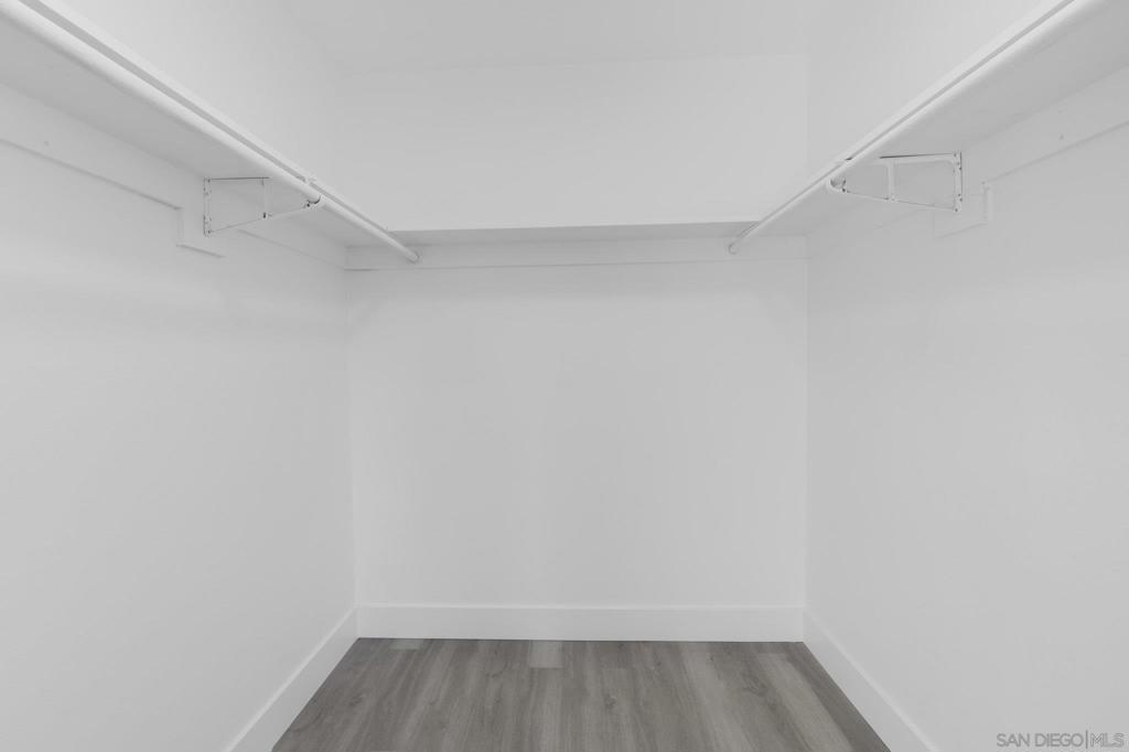 https://media.crmls.org/mediaz/e31bc473-61e7-4c0b-ab00-b461775aa639.jpg?preset=X-Large