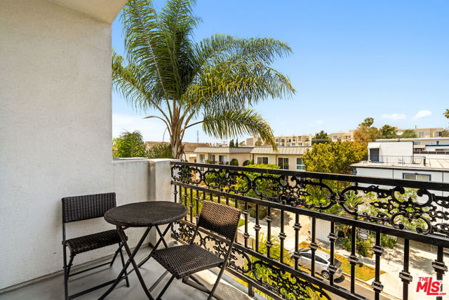 11826 Dorothy Street, Los Angeles CA: https://media.crmls.org/mediaz/e31c2008-1def-4c8c-8e45-74585c6e6207.jpg