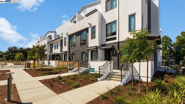 994 Harcot Court, San Jose CA: https://media.crmls.org/mediaz/e31c2b7f-6313-428b-afee-16aaa4823235.jpg