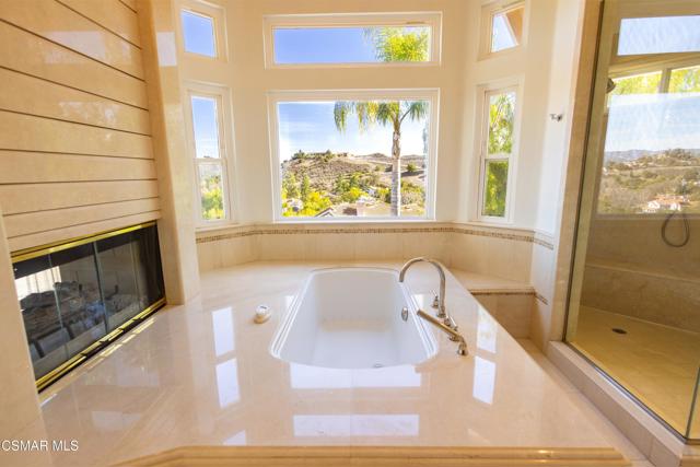 32715 Pacifica Court, Westlake Village CA: https://media.crmls.org/mediaz/e31ea666-9d9e-4ff2-a586-588430e2855d.jpg