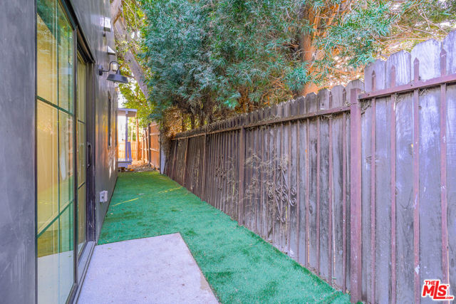 1331 N June Street, Los Angeles CA: https://media.crmls.org/mediaz/e31eb281-0317-4793-b397-7dcbc29fbb52.jpg