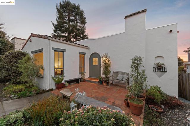 608 Colusa Ave, Berkeley CA: https://media.crmls.org/mediaz/e31eb572-ce93-46e4-9b4b-b299dcade035.jpg
