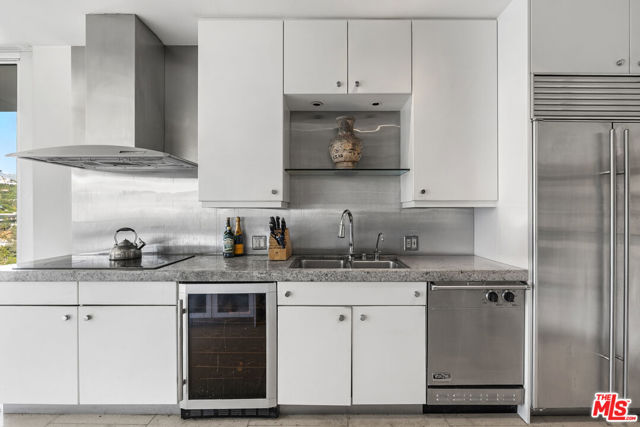 9255 Doheny Road, West Hollywood CA: https://media.crmls.org/mediaz/e3206638-00b7-4d6e-9071-590ddc80b255.jpg