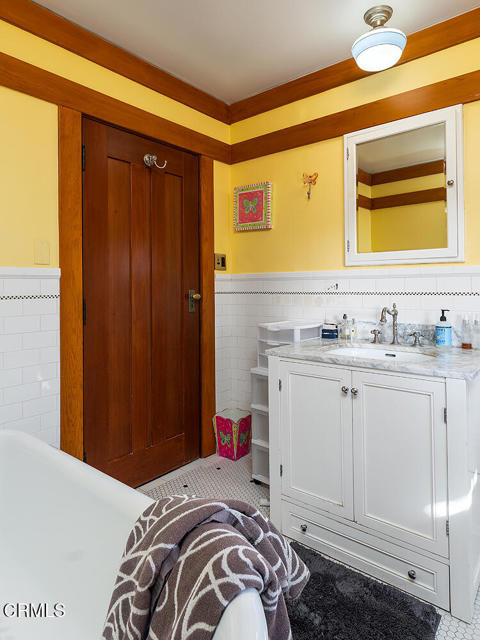 Detail Gallery Image 20 of 23 For 1344 Hillcrest Ave, Pasadena,  CA 91106 - 5 Beds | 4/1 Baths