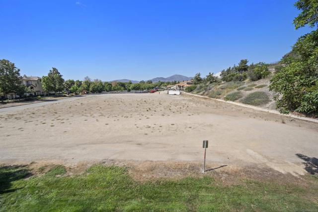 2745 White Pine Ct, Chula Vista CA: https://media.crmls.org/mediaz/e3209193-47ca-4eb2-ae16-6e0123e9ebbd.jpg