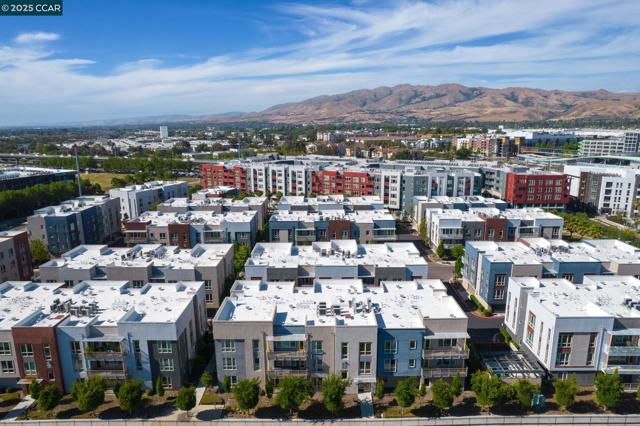 320 Riesling Ave, Milpitas CA: https://media.crmls.org/mediaz/e32095e2-38bf-4e6d-a1b3-4ed9183eae86.jpg