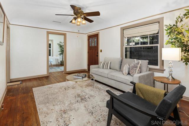 2707 Sweetwater Rd, Spring Valley CA: https://media.crmls.org/mediaz/e321a6e5-634d-456d-8411-3eb874378c2b.jpg