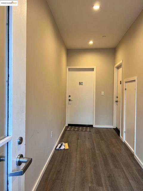 562 29th St, Oakland CA: https://media.crmls.org/mediaz/e321bb96-d7b4-437a-a80b-63b4df4b9c91.jpg