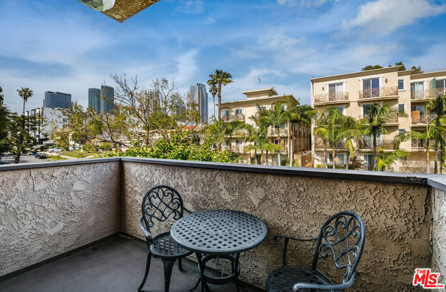 2307 Fox Hills Drive, Los Angeles CA: https://media.crmls.org/mediaz/e321ed33-ee64-43df-8f47-9949c4f719e6.jpg