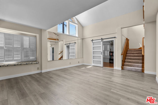 5317 Angeles Vista Boulevard, View Park CA: https://media.crmls.org/mediaz/e321efe8-a411-4c53-854f-bfb63b626abd.jpg