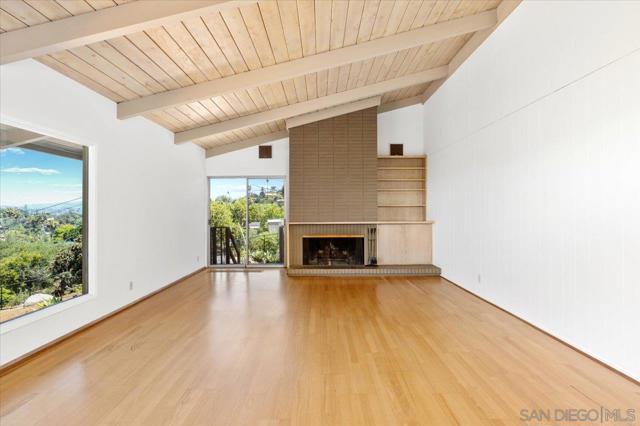 1421 Rincon Rd, Escondido CA: https://media.crmls.org/mediaz/e322e759-7720-4ecf-b842-437de065ad5d.jpg