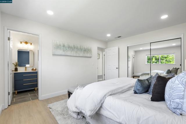 5182 La Corte Bonita, Concord CA: https://media.crmls.org/mediaz/e3234a00-7485-4f6f-9d4f-74da78ecbb75.jpg