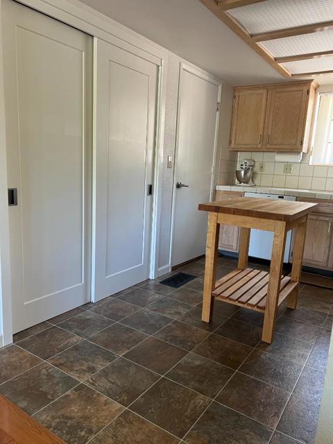 40586 Saddleback Road, Bass Lake CA: https://media.crmls.org/mediaz/e323715f-5a86-447f-bb37-961458782dc2.jpg