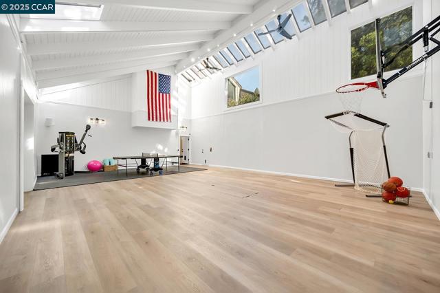 691 Old Jonas Hill Rd, Lafayette CA: https://media.crmls.org/mediaz/e323d1f3-261f-4154-83e2-95442c3b4534.jpg