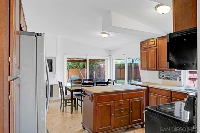 1468 Leaf Ter, San Diego CA: https://media.crmls.org/mediaz/e323ee67-b790-4e39-b3b6-f228abd399db.jpg