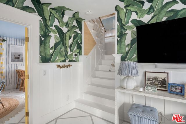 2704 3rd Street, Santa Monica CA: https://media.crmls.org/mediaz/e323ff4a-c26c-48f2-b494-2a8b5d130c78.jpg