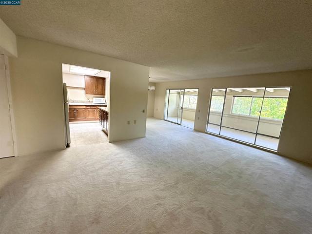 1601 Oakmont Dr, Walnut Creek CA: https://media.crmls.org/mediaz/e32522d9-f96b-40e2-a3e2-9fa3f1be29b3.jpg