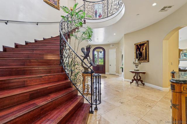 15035 Orchard View Dr, Poway CA: https://media.crmls.org/mediaz/e3259c8d-ccb6-485e-bc05-c2c2954a476b.jpg