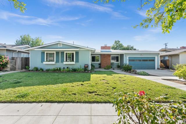 1607 Clarkspur Lane, San Jose CA: https://media.crmls.org/mediaz/e325aca2-2dcb-4996-8538-8f793c123920.jpg