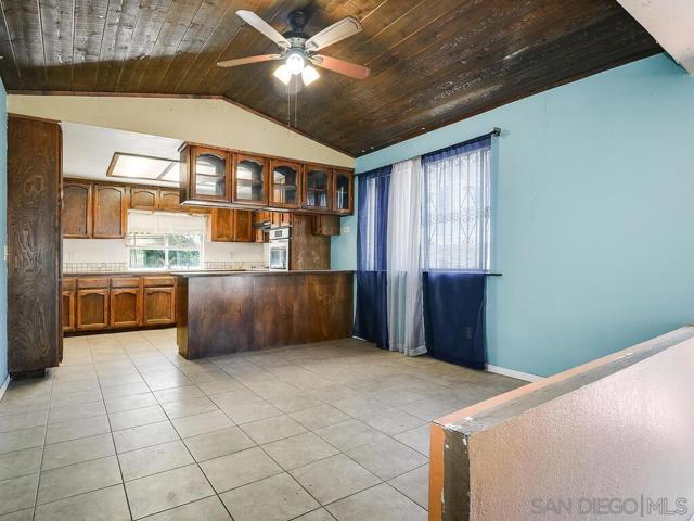 1212 Fifth Ave, Chula Vista CA: https://media.crmls.org/mediaz/e325fa56-8c98-4ded-ace3-eea13240932b.jpg
