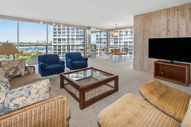 1780 Avenida Del Mundo, Coronado CA: https://media.crmls.org/mediaz/e326331b-d6b4-47f6-9bd8-c827ff5caded.jpg